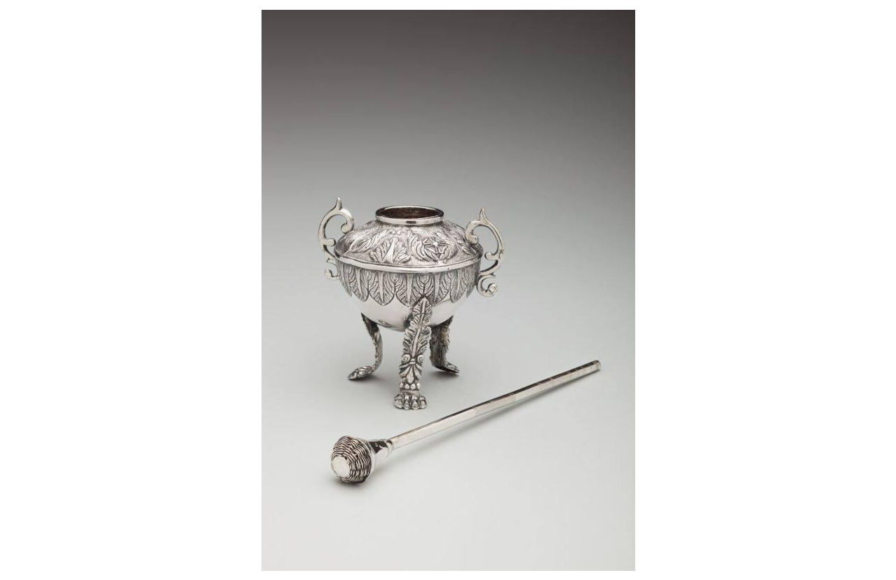 srebrna bombilla i matero w muzeum The New-York Historical Society