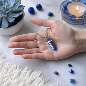 Lapis lazuli – zawieszka z łańcuszkiem w woreczku