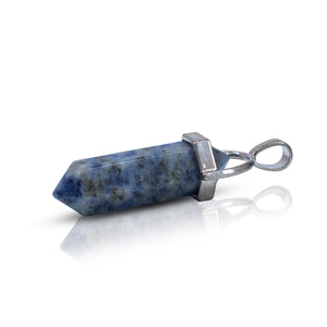 Blue Spot Stone – zawieszka z łańcuszkiem w woreczku